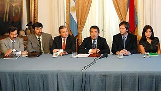 Urribarri lleva su gabinete a Villaguay