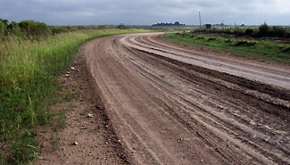 Dicen que la FAA elogió el trabajo del Estado en caminos rurales