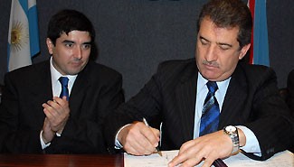 El gobernador quiere escuchar a los que se oponen al cambio de hora