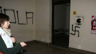 Pintaron esvásticas y quemaron archivos en una escuela