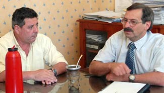 El gobierno ata la suba de impuestos del campo al aumento de sueldos