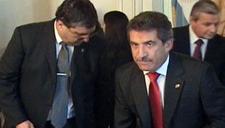 Aparecieron pintadas incitando al saqueo de Coto