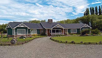 Denuncian que los Kirchner promocionan su hotel a través de Aerolíneas