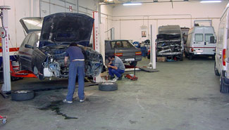 El mantenimiento de coches oficiales está virtualmente privatizado