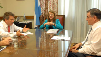 Ministra K prometió al gobernador apoyo financiero para políticas sociales