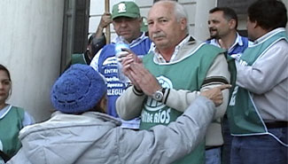 Una mujer le tiró un <i>cartelazo</i> a la dirigencia de ATE