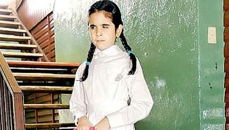 En una escuela común una nena ciega fue abanderada