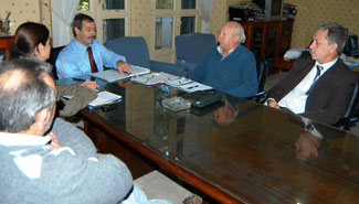 Siguen los encuentros para regularizar a estatales