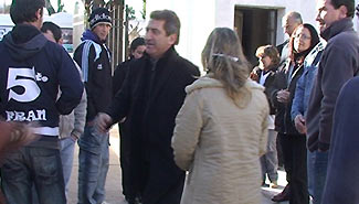 El gobernador tras visita sorpresa a escuela prometió edificio nuevo