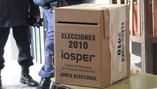 Usan camiones municipales en elecciones del Iosper