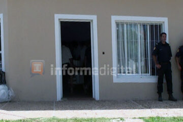 Paraná: con custodia policial mudaron producción del taller textil municipal