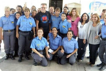 León Gieco filmó un documental en la cárcel de mujeres de Paraná