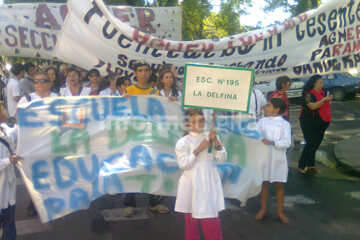 Siguen pidiendo soluciones para volver a clases en la escuela incendiada