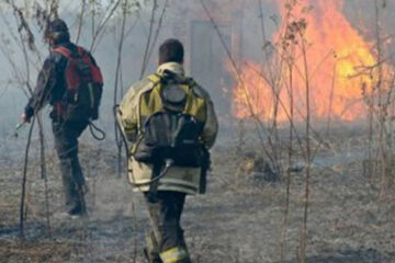 Incendio frente a la costanera de Paraná
