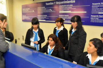 Atienden más de 300 personas por día en el Centro de Documentación Rápida