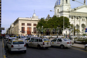 Paraná: convocan a los taxistas pero piden que se levante los cortes