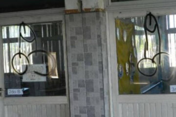 Viale: realizaron pintadas agraviantes en un instituto educativo católico