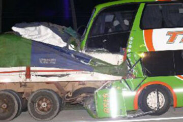 Ruta 14: murió el chofer de un colectivo tras chocar con un camión