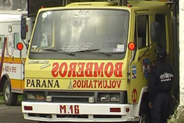Paraná: jefe de bomberos amenaza con volver a encadenarse