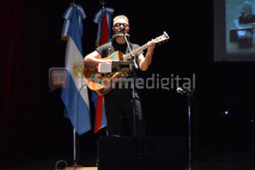 León Gieco recibió el título de Doctor Honoris Causa de la UNER