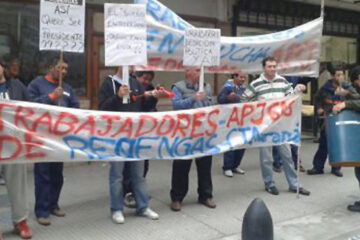 Instan a Redengas a destrabar el conflicto con trabajadores