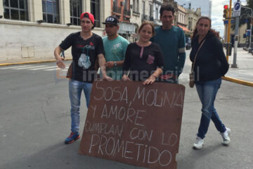 Paraná: manteros se resisten a dejar la peatonal mientras no los reubiquen