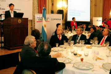 Kicillof advirtió a empresarios que "la crisis viene a pasos acelerados"