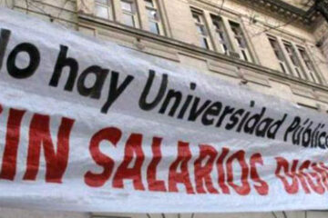 Docentes universitarios van al paro en reclamo por salarios