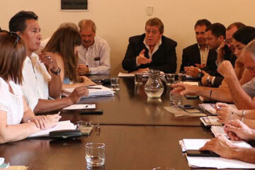 Gobierno ofreció 17% de aumento en dos tramos a estatales