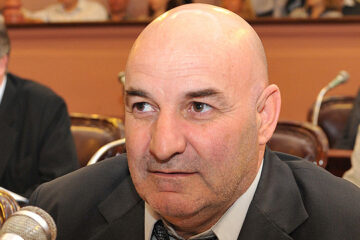 Navarro cruzó a Frigerio y los legisladores por su rechazo al desdoblamiento