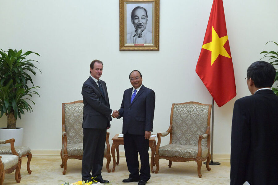 Bordet estrechó relaciones con Vietnam