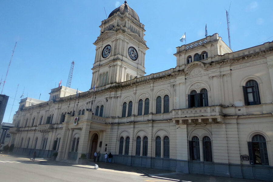 Comienza el cobro de estatales con aumento