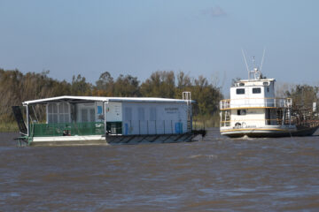 Positivo (botan aula taller flotante en Entre Ríos)