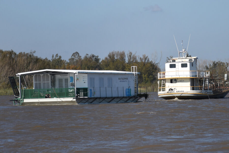 Positivo (botan aula taller flotante en Entre Ríos)