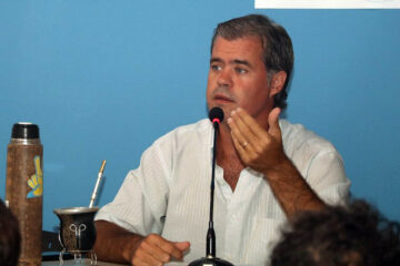 Le marcan la cancha al intendente