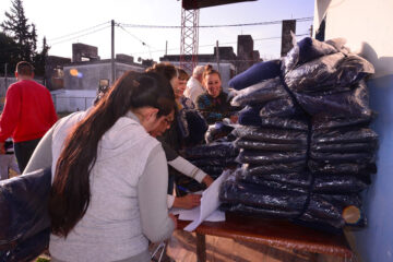 La Municipalidad entregó 740 frazadas por el Plan Cobijar