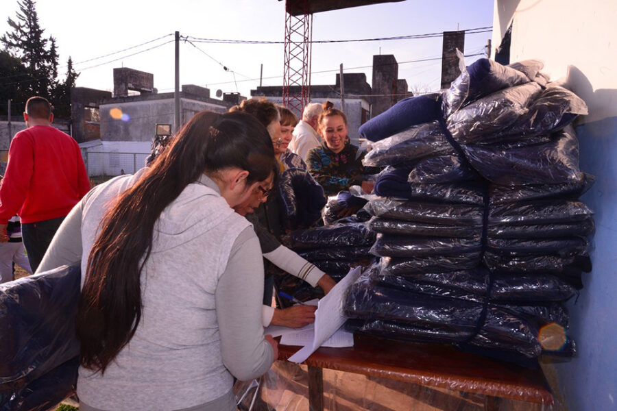 La Municipalidad entregó 740 frazadas por el Plan Cobijar