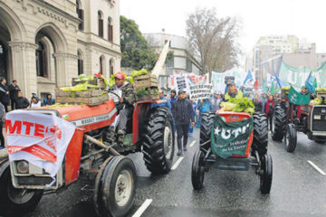 Tractorazo en Agroindustria (cuestionaron al entrerriano Etchevehere)