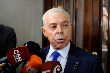 Norberto Oyarbide, a lo Luis Miguel, podría tener su serie en Netflix (su vida en Entre Ríos)