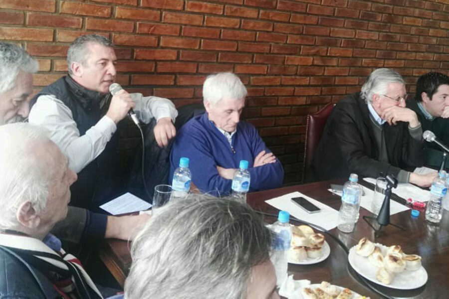 Urribarri llamó a la unidad del PJ contra las medidas de Macri