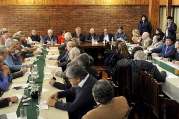 La oposición prepara varias acciones para poder recuperar el fondo sojero (entrerriano coordinará debate)