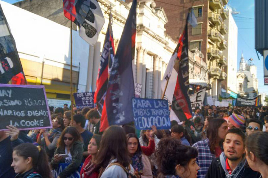 Las universidades del país marchan contra Macri