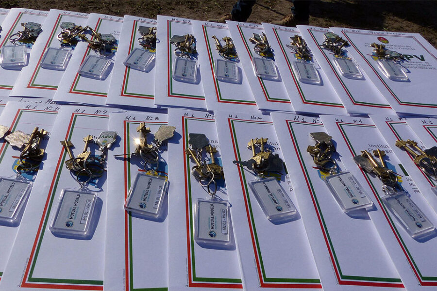 Cuántas casas entregó el IAPV en el año