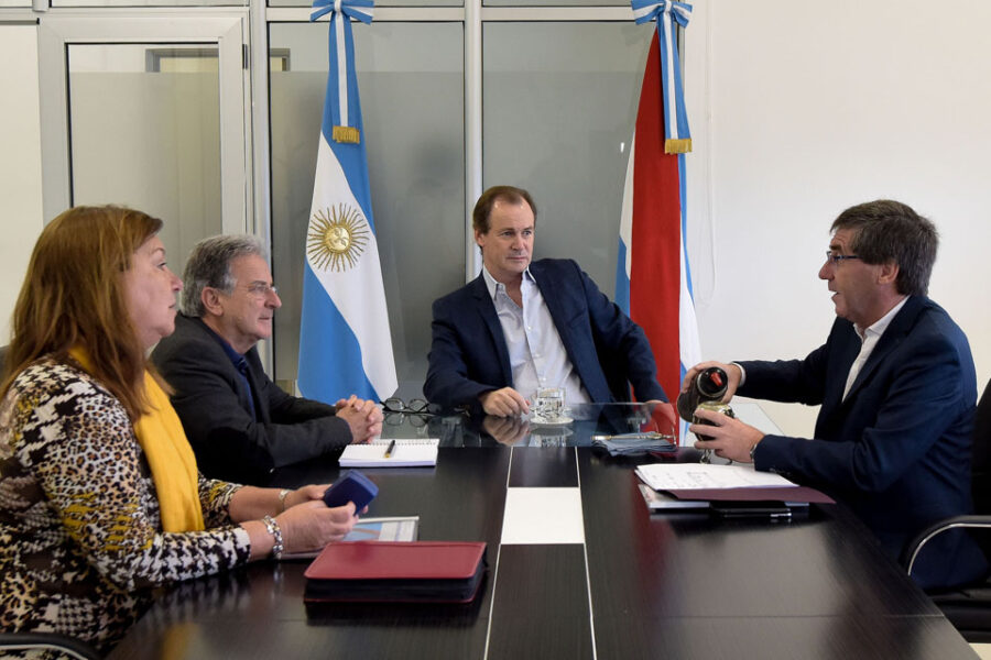 Obras sin pausa (gobernador de Entre Ríos se reunió con funcionarios)