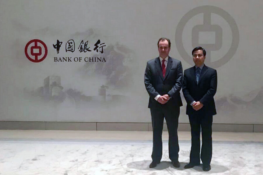 Bordet busca financiamiento en China