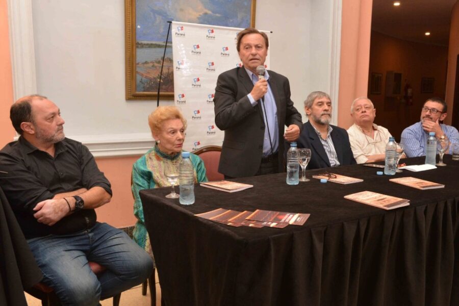 El Municipio presentó “Entre Bambalinas, historia del Teatro 3 de Febrero”