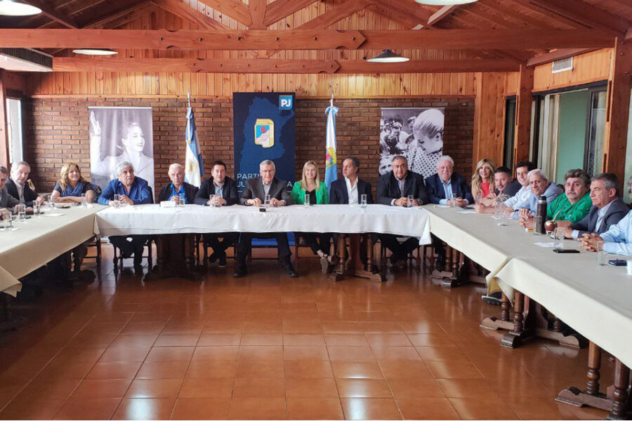 Urribarri estuvo en el regreso de Solá, Moyano y Daer al PJ