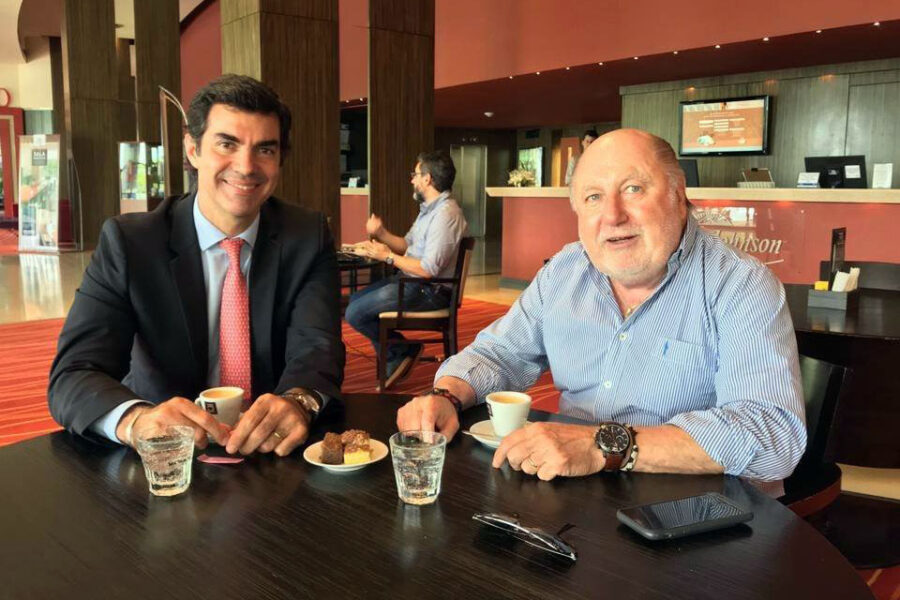 Busti también tuvo su foto y aclamó a Urtubey