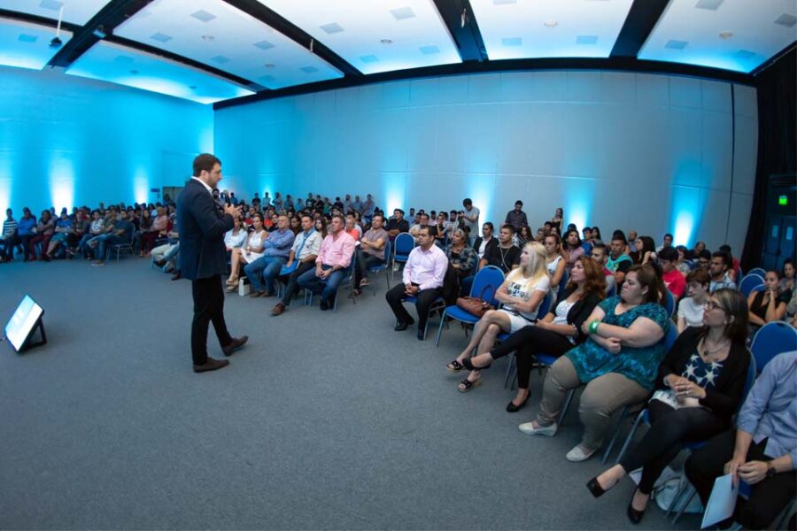 Mathieu también muestra convocatoria