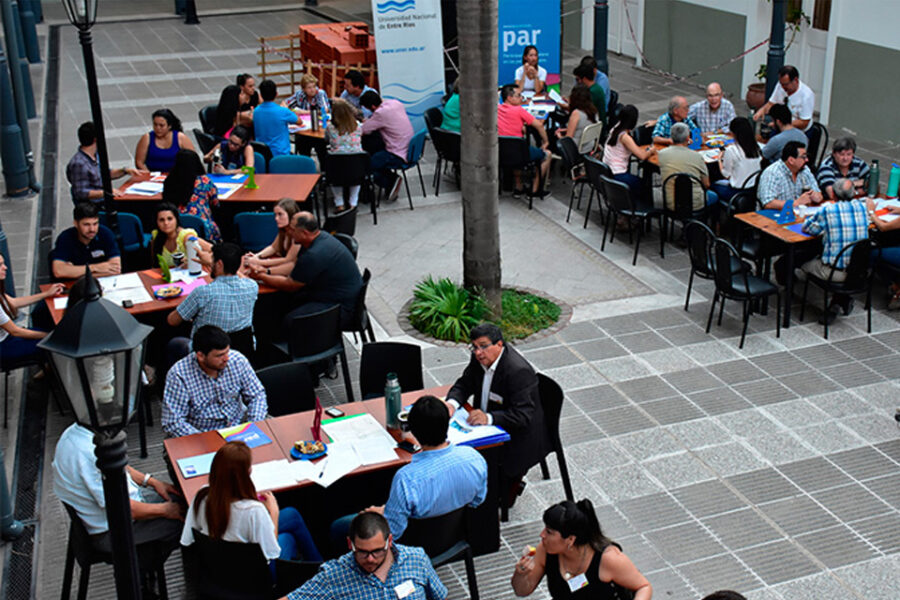 La UNER debate políticas públicas para Paraná